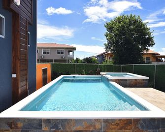 Obeys Sanctuary - Vieux Fort - Piscina