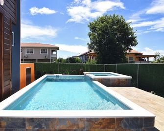 Obeys Sanctuary - Vieux Fort - Piscina