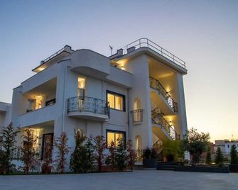 Viroga Suite Apartments - Castel Volturno - Gebouw