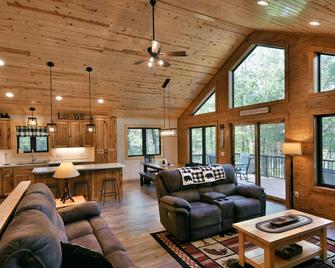 Beautiful new cabin available to rent! - Trego - Sala de estar