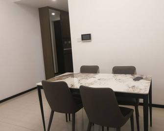 Large, cozy and comfortable two-bedroom apartment - Hong Kong - Phòng ăn