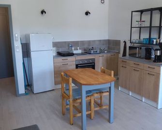 Location de Vacances à Lorgues Avec vue sur la Ville - Lorgues - Kitchen