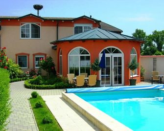 Sekt & Wein - Walter Klein - Illmitz - Zwembad