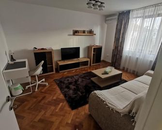 Apartament ultracentral lux - Pitești - Sufragerie