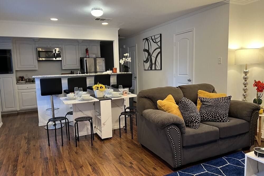 The Uptown Bungalow-Covered Parking-Walkable Historic Neighborhood-Pet Friendly! - דאלאס - סלון