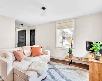 Little City Brick Apartment A - cozy, modern apartment in downtown Vergennes - Vergennes - Living room
