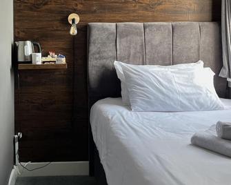 The Wellington Hotel Birmingham - Budget Hotel Near O2 Academy - Birmingham - Bedroom