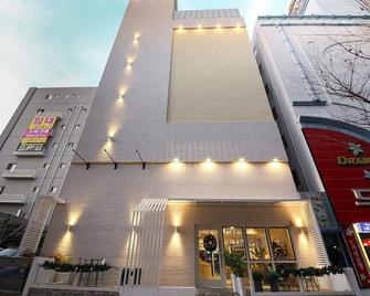 Gwangju W Lounge Hotel - Gwangju - Building
