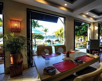 Ground-floor unit with terrace with direct access to pool in Coco - Coco - Restaurante