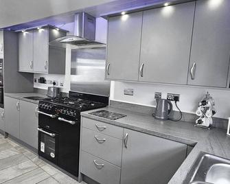 Bridge Street Guest Rooms - Tranent - Kitchen