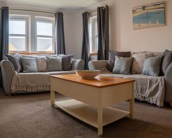 Little Acorn - 2-Bed Anstruther Apartment - Anstruther - Living room