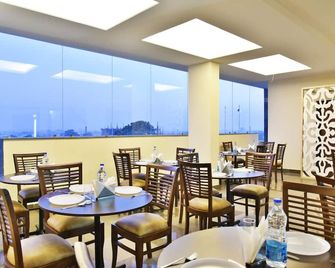 Hotel Amritsar International - אמריצר - מסעדה