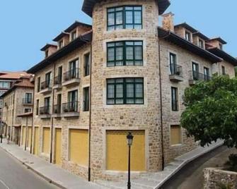Apartamentos Villa de Cabrales - Las Arenas - Edificio