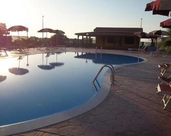 Baia di Zambrone - Zambrone - Zwembad
