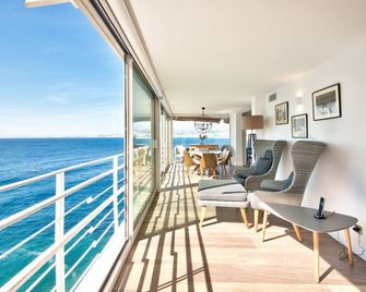 Waterfront 4BR apartment with breathtaking views and direct access to the sea - Nice - Balcony