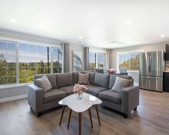 High Point Guesthouse - Next to Seattle Chinese Garden - Seattle - Living room