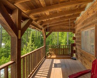 The Outpost - Eagle River - Balkon