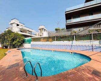 Sereniity Resort - Lonavala - Piscina