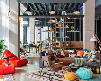 Moxy Katowice Airport - Katowice - Lounge