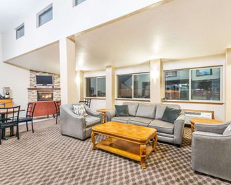 Days Inn by Wyndham Pueblo - פואבלו - סלון