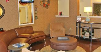 Candlewood Suites Syracuse-Airport - Syracuse - Living room