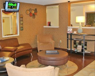 Candlewood Suites Syracuse-Airport By IHG - Syracuse - Living room