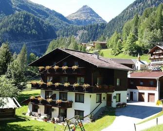 Alm-Apartments - Heiligenblut - Budova