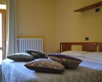 Ostello Villa Redenta - Spoleto - Bedroom