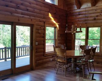 Seneca lake Love Shack Route 14 Penn Yan NY in the heart of Wine Country - Penn Yan - Dining room