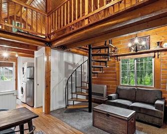 Cozy 2-loft cabin in enchanting Biglake with WiFi, and lake access close by - Wasilla - Huiskamer