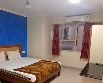 Hotel Lakshmi Residency - ויסאקאפאטנם - חדר שינה