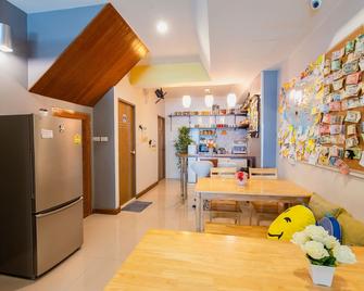 Restiny Hostel - Bangkok - Dining room