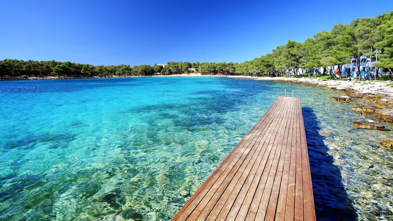 كرفينا لوكا ريزورت