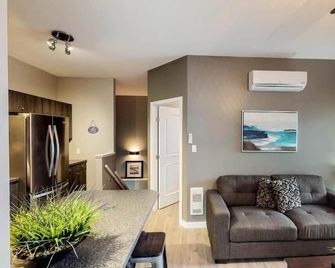 Sunshine Beach - Christina Lake - Living room