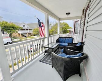 Alwaves Family 3 Bedroom Beach Apartment - Wildwood - Balcony
