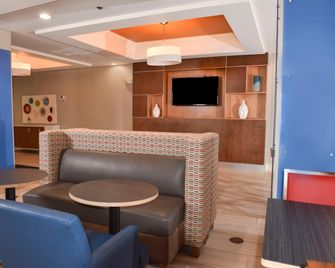 Holiday Inn Express & Suites Selma By IHG - Selma - Bâtiment