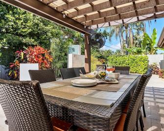 Breathtaking Oasis, Steps To Beach, Heated Pool, In-Ground Spa Virtual Tour - Fort Lauderdale