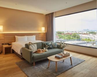 Hotel Wisma Ratchaburi - Ratchaburi - Bedroom