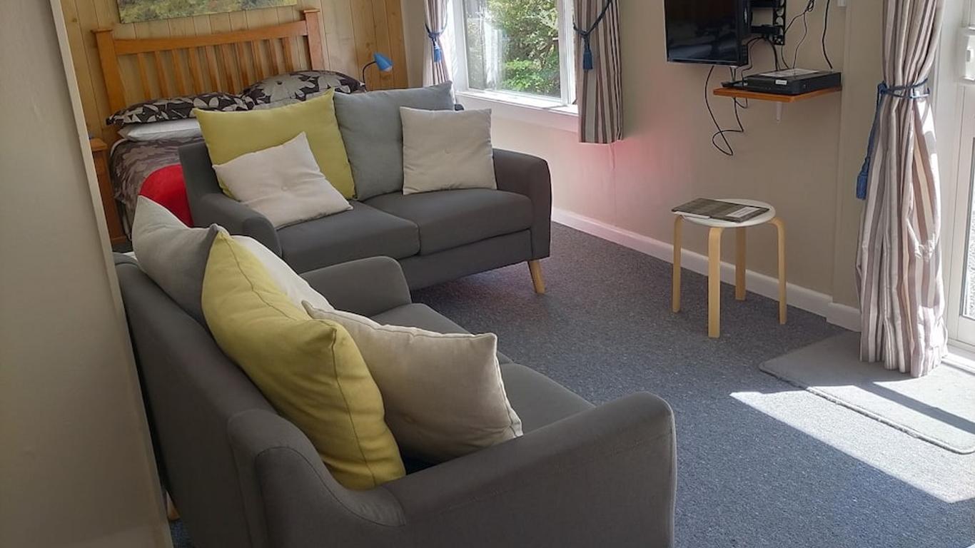 أرثارز باس أبلين موتيل