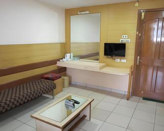 Hotel Rajsangam International - Badami - Obývací pokoj