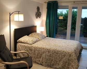 Studio Terrasse - Parking gratuit - Orléans - Bedroom