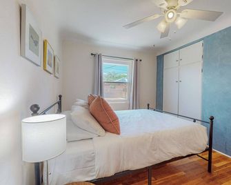 Adobe Home, 2bd/1ba, Garage, Dog - 앨버커키 - 침실
