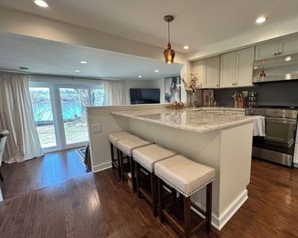 Terrific 1-bedroom River Front house in Lambertville with WiFi - Lambertville - Kitchen