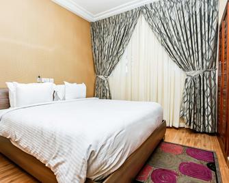 Jeyads Lodge - Tamale - Bedroom