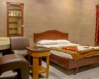 Krishna Tourist Home - Tenkasi - Bedroom