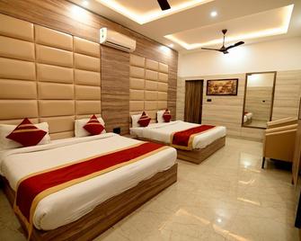 Royal Heritage Hotel & Resort - Ayodhya - Camera da letto