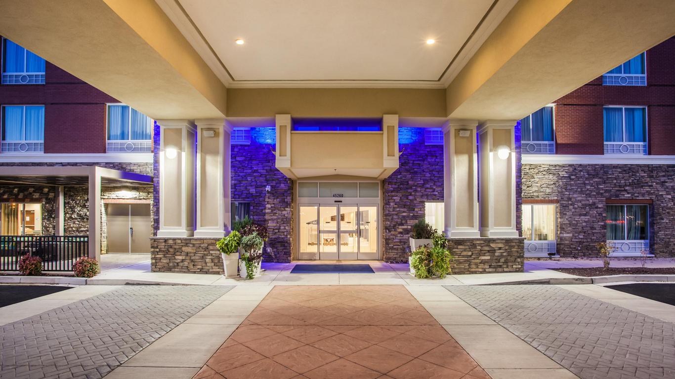 Holiday Inn Express & Suites Lexington Park-California By IHG