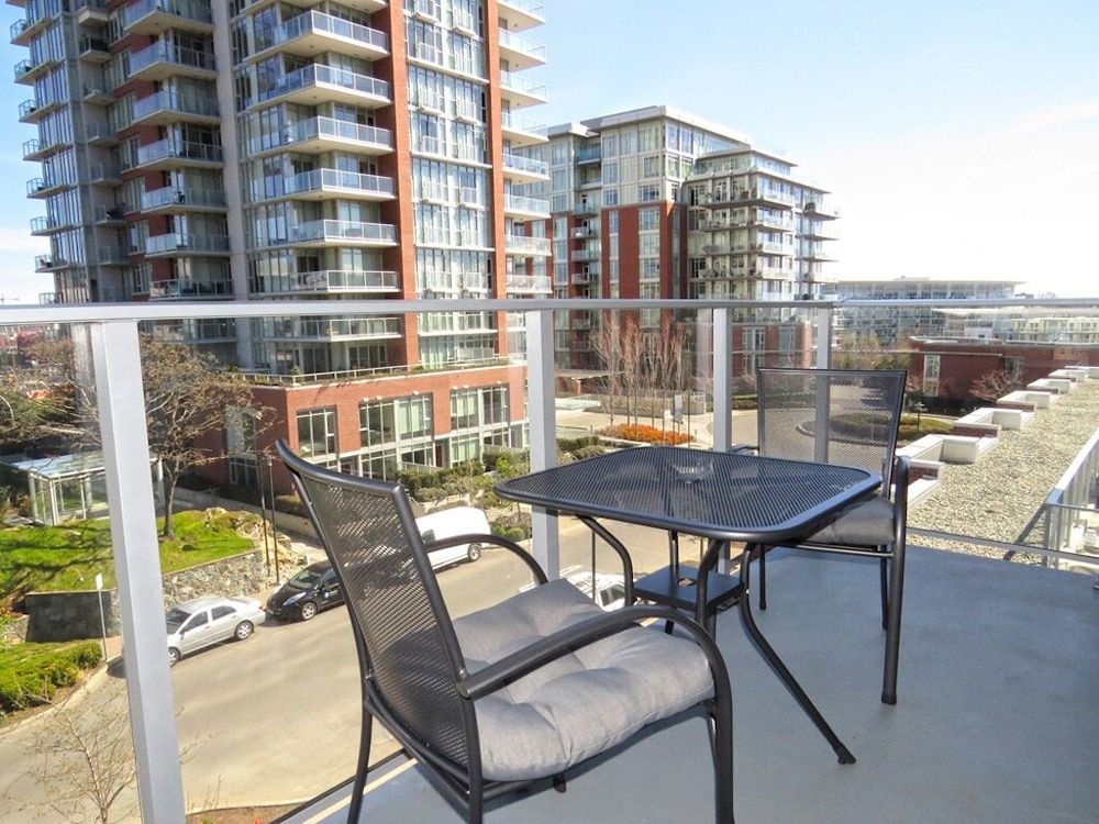 Close to Ocean/Near Downtown/Wifi/Secure Parking/Outdoor Pool/Gym - فيكتوريا - شرفة