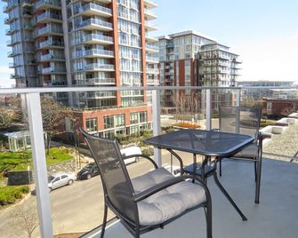 Encore By The Bay - Victoria - Balkong