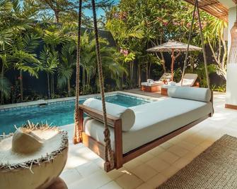 Cocana Resort Gili Trawangan - 吉利特拉旺安 - 游泳池